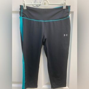 Black and green Under Armour capris